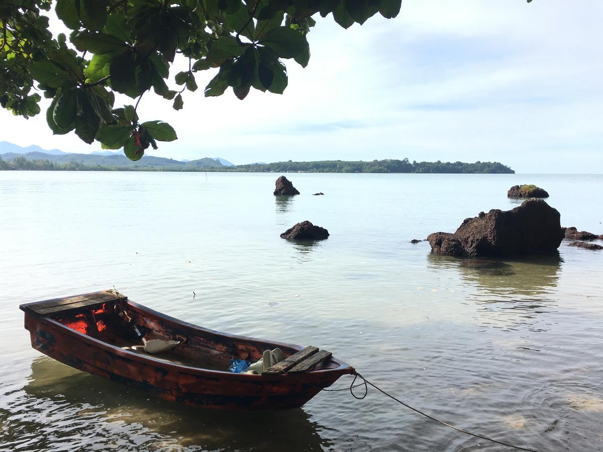Отель Sleep Soundly By The Sea Трат Экстерьер фото